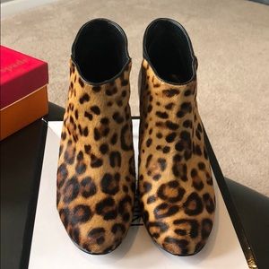 Nine West Leopard & Black booties Sz 9